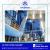 Hình ảnh lò hơi công nghiệp đang hoạt động trong khu vực nhà máy sản xuất.